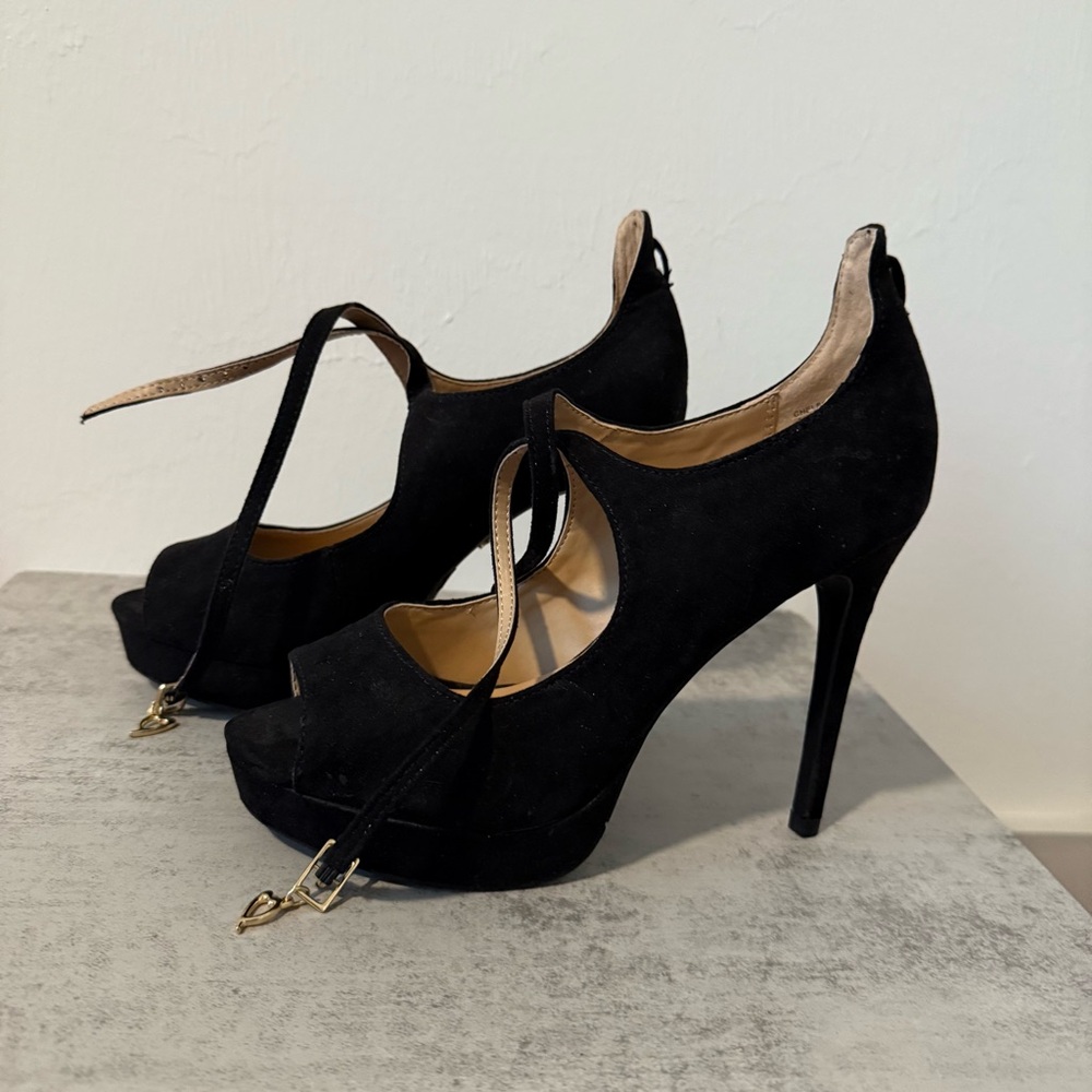 Black Heels Size 6.5 - Picture 4 of 6